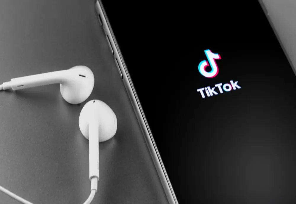 TikTok, în pericol de sancțiuni în UE: Bruxelles-ul spune că aplicația favorizează dependența și afectează sănătatea mintală