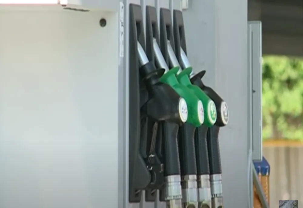 Benzina și motorina se scumpesc de la 1 ianuarie - Cu cât cresc prețurile