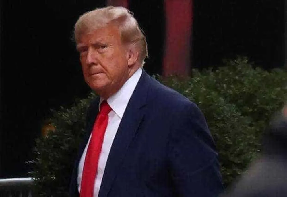 TRUMP PREGĂTEȘTE NOI TARIFE COMERCIALE, INCLUSIV PENTRU OȚEL