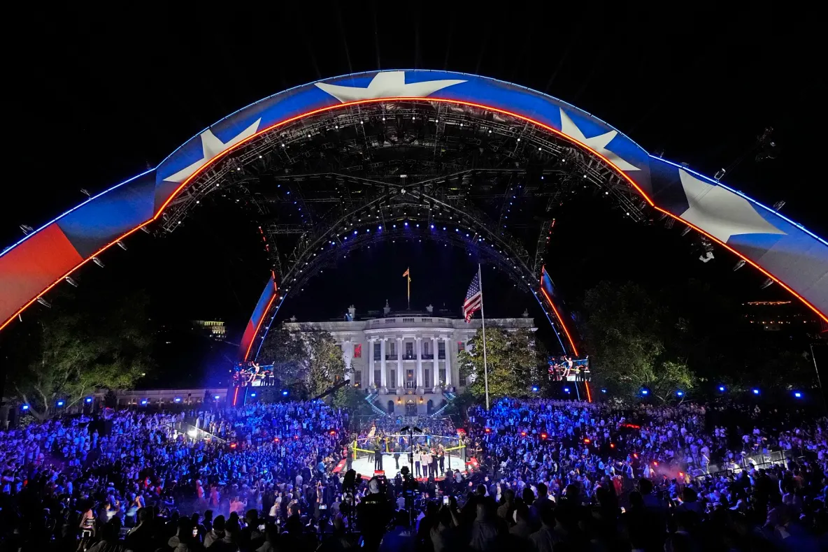 Prima gală UFC din istoria Casei Albe. Trump a transformat reședința prezidențială într-o arenă de 60 de milioane de dolari - FOTO/VIDEO