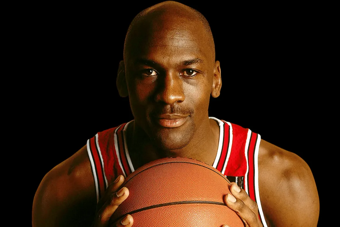 Tricoul lui Michael Jordan din finala NBA 1998, vândut pentru 14 milioane de dolari