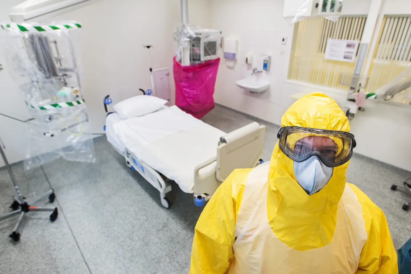 Congo raportează peste 1.500 de cazuri confirmate de Ebola. OMS testează două tratamente împotriva unei tulpini rare