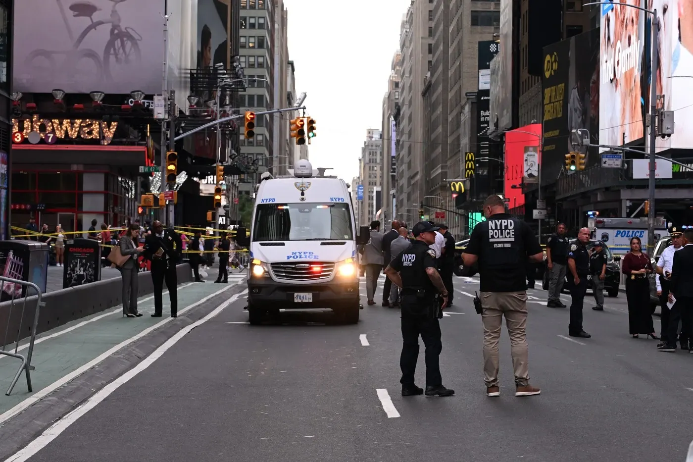 Atac violent în inima New York-ului. Două persoane au fost înjunghiate, una a murit