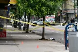 Poliția din New York îl caută pe suspectul mascat responsabil pentru crimă. Opt persoane au fost ucise
