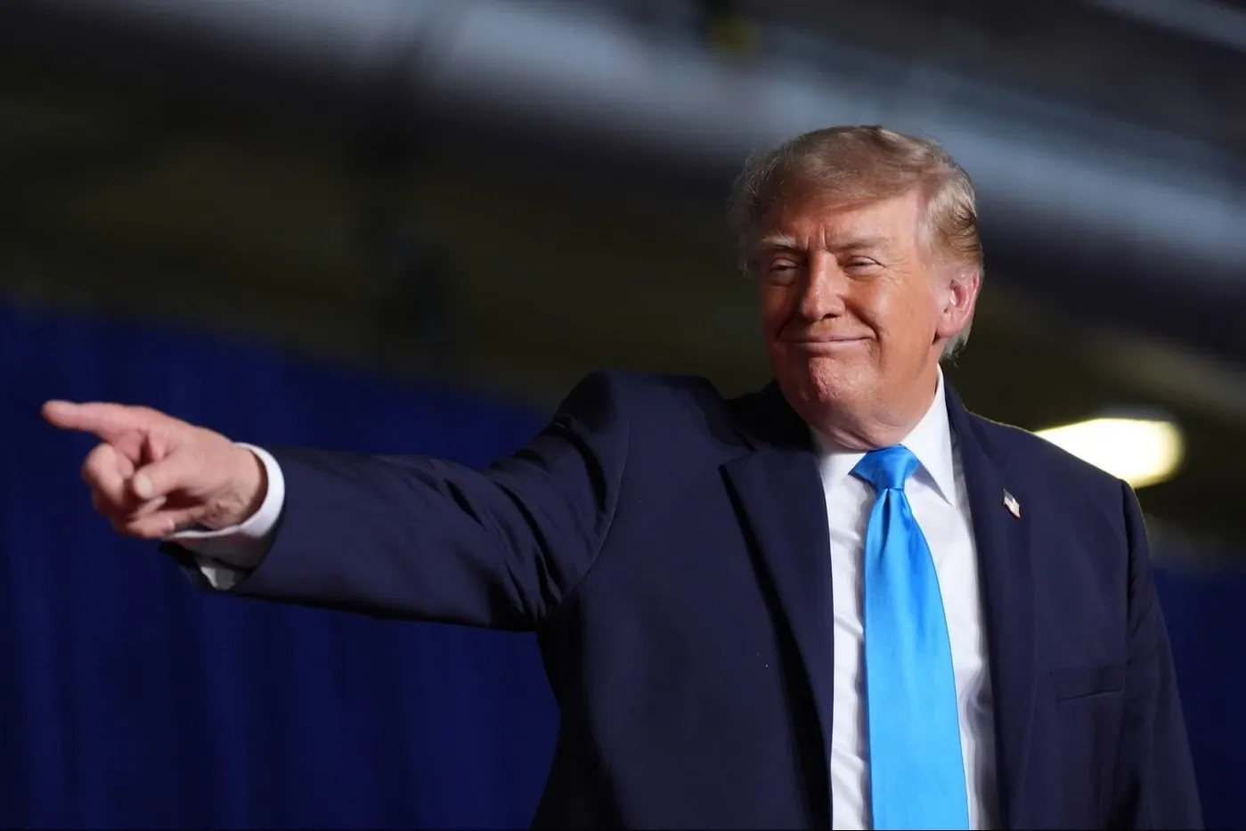 Trump anunță explorări de petrol și gaze în Groenlanda