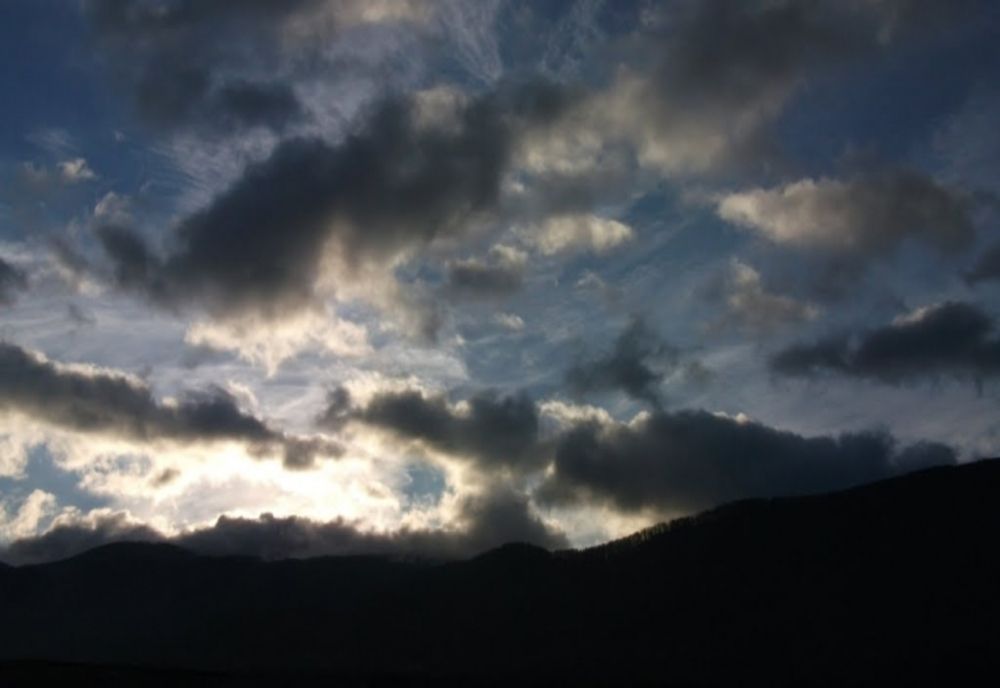 România, măturată de furtuni. ANM anunță o răcire semnificativă a vremii. Zonele lovite de ploi